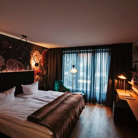 מלון Thehotel At Lippischer Hof 4*